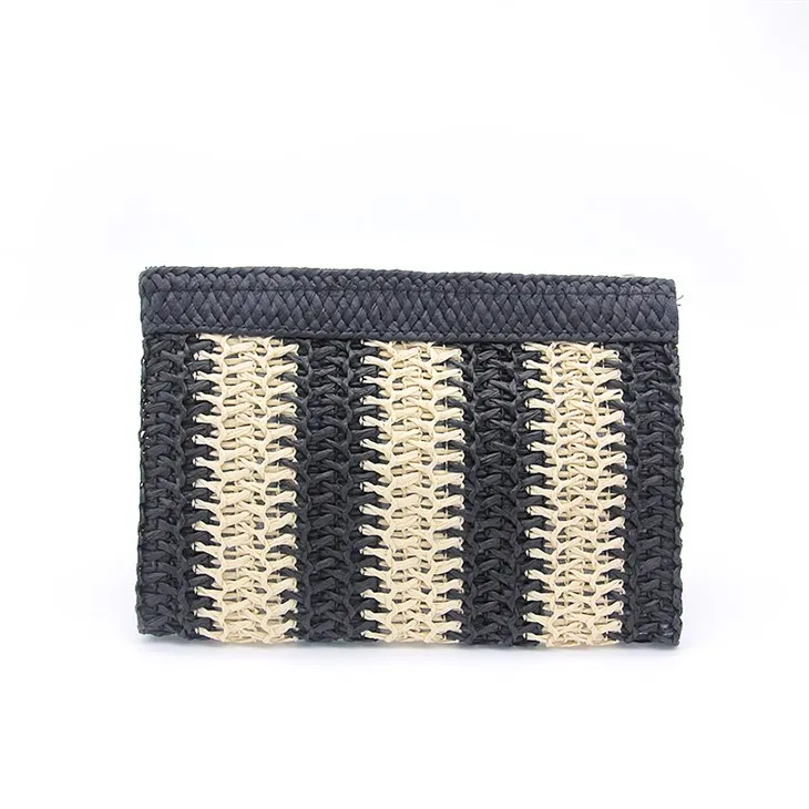 Geantă neagră mică de croșetat