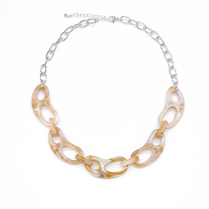 Colier îndrăzneț de argint